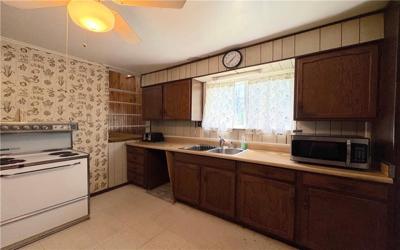 3003 Riverside Dr, Claridge, 15623, 4 Bedrooms Bedrooms, ,1.1 BathroomsBathrooms,Residential,For Sale,Riverside Dr,1754181