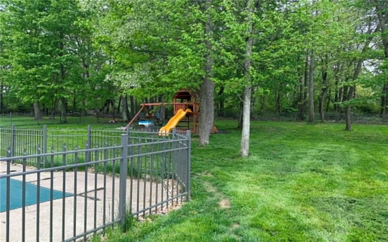 1040 CROSS CREEK DRIVE, Uniontown, 15401, 4 Bedrooms Bedrooms, 8 Rooms Rooms,2.1 BathroomsBathrooms,Residential,For Sale,CROSS CREEK DRIVE,1754283