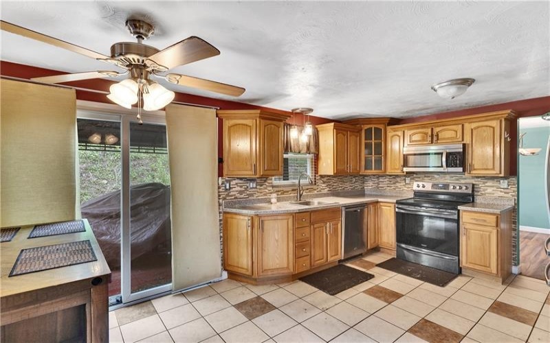 4237 Stratford Dr, irwin, 15642, 4 Bedrooms Bedrooms, 11 Rooms Rooms,2.1 BathroomsBathrooms,Residential,For Sale,Stratford Dr,1754336