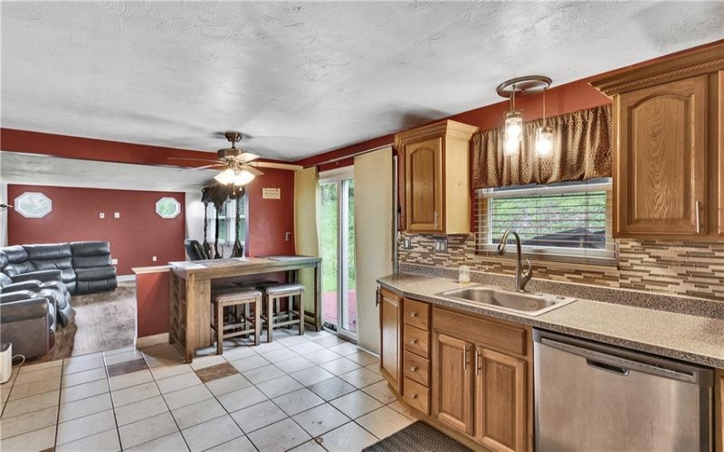 4237 Stratford Dr, irwin, 15642, 4 Bedrooms Bedrooms, 11 Rooms Rooms,2.1 BathroomsBathrooms,Residential,For Sale,Stratford Dr,1754336