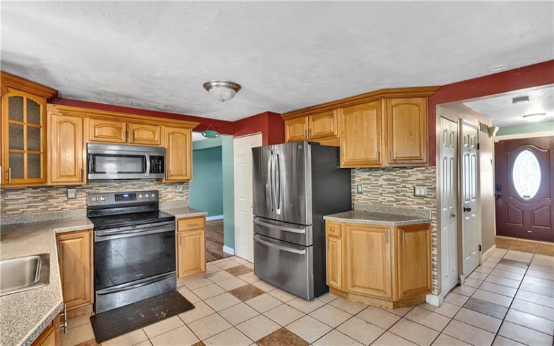 4237 Stratford Dr, irwin, 15642, 4 Bedrooms Bedrooms, 11 Rooms Rooms,2.1 BathroomsBathrooms,Residential,For Sale,Stratford Dr,1754336