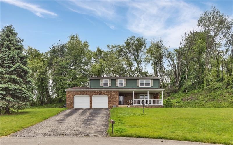 4237 Stratford Dr, irwin, 15642, 4 Bedrooms Bedrooms, 11 Rooms Rooms,2.1 BathroomsBathrooms,Residential,For Sale,Stratford Dr,1754336