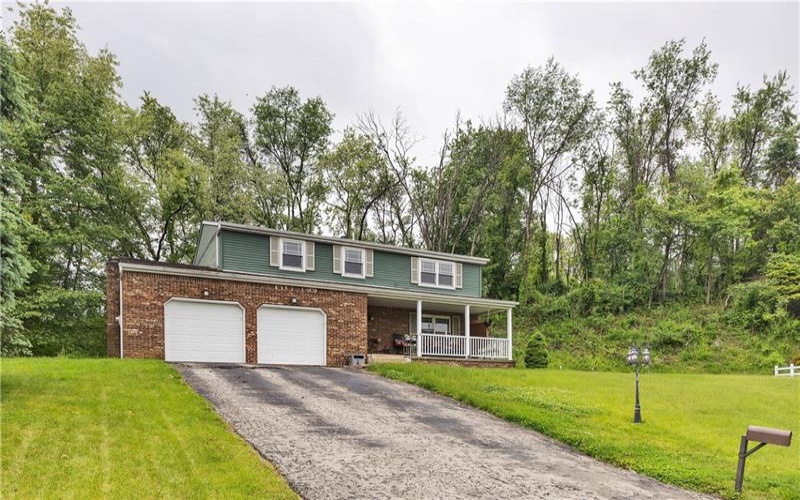 4237 Stratford Dr, irwin, 15642, 4 Bedrooms Bedrooms, 11 Rooms Rooms,2.1 BathroomsBathrooms,Residential,For Sale,Stratford Dr,1754336