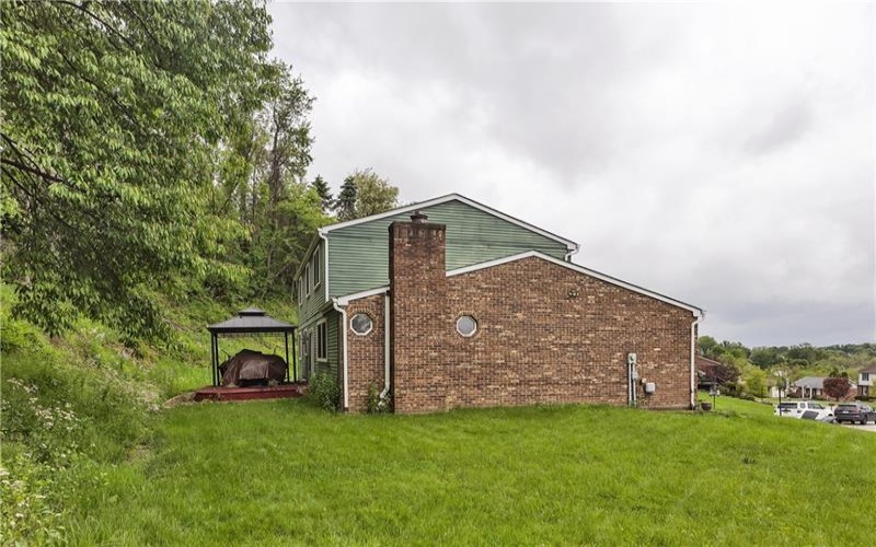 4237 Stratford Dr, irwin, 15642, 4 Bedrooms Bedrooms, 11 Rooms Rooms,2.1 BathroomsBathrooms,Residential,For Sale,Stratford Dr,1754336