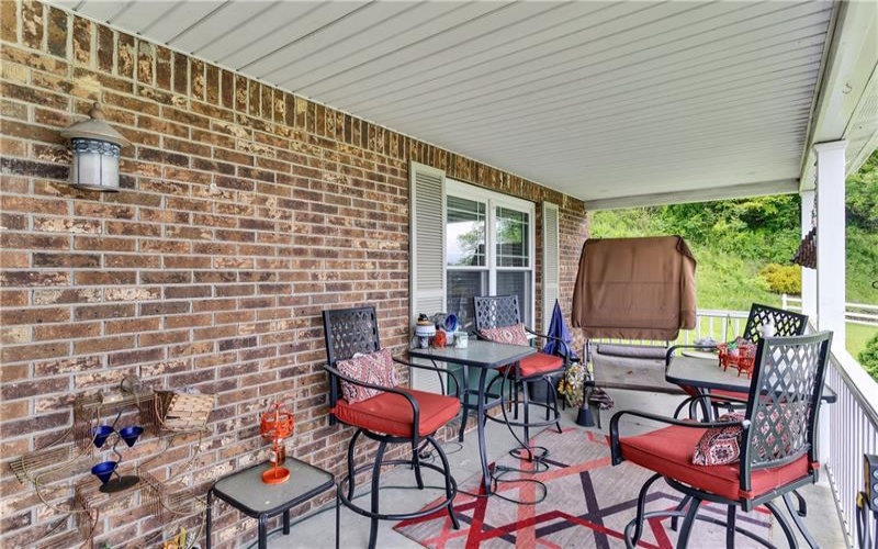 4237 Stratford Dr, irwin, 15642, 4 Bedrooms Bedrooms, 11 Rooms Rooms,2.1 BathroomsBathrooms,Residential,For Sale,Stratford Dr,1754336
