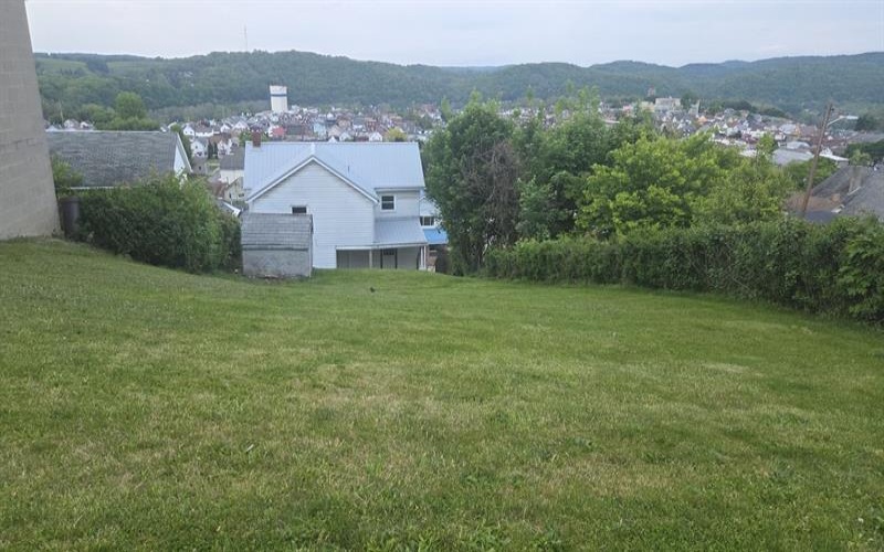 319 Lowell, Vandergrift, 15690, 3 Bedrooms Bedrooms, 6 Rooms Rooms,1 BathroomBathrooms,Residential,For Sale,Lowell,1754365