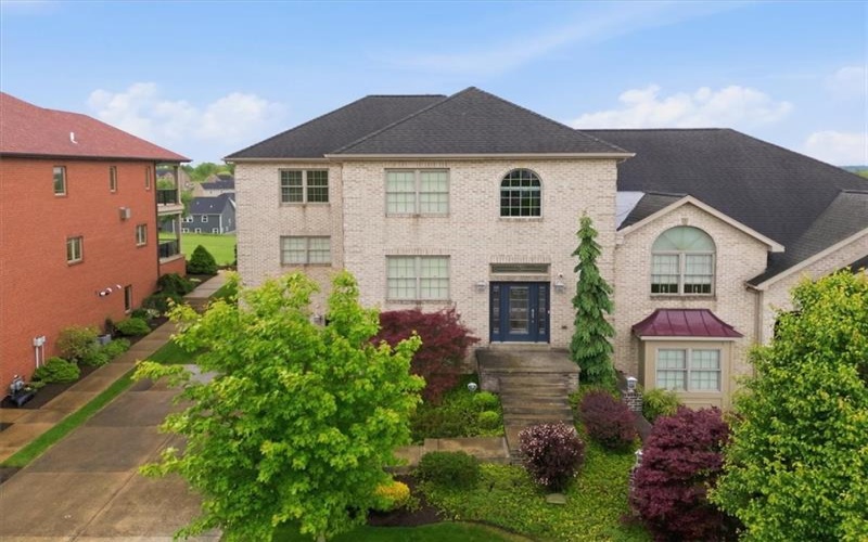 1043 Blackthorne Dr, Jeannette, 15644, 3 Bedrooms Bedrooms, 10 Rooms Rooms,2.2 BathroomsBathrooms,Residential,For Sale,Blackthorne Dr,1754467