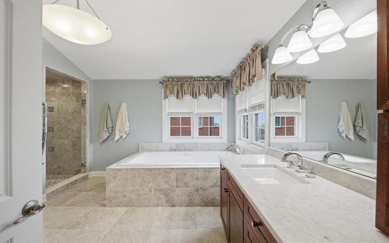 1043 Blackthorne Dr, Jeannette, 15644, 3 Bedrooms Bedrooms, 10 Rooms Rooms,2.2 BathroomsBathrooms,Residential,For Sale,Blackthorne Dr,1754467