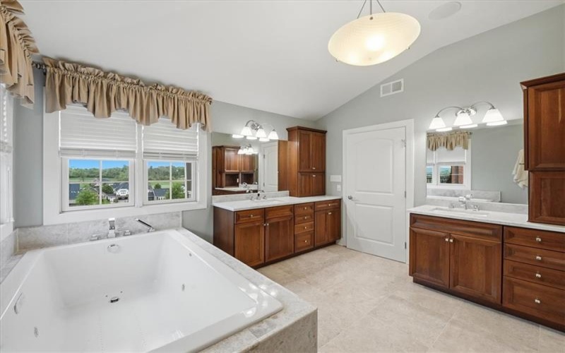 1043 Blackthorne Dr, Jeannette, 15644, 3 Bedrooms Bedrooms, 10 Rooms Rooms,2.2 BathroomsBathrooms,Residential,For Sale,Blackthorne Dr,1754467