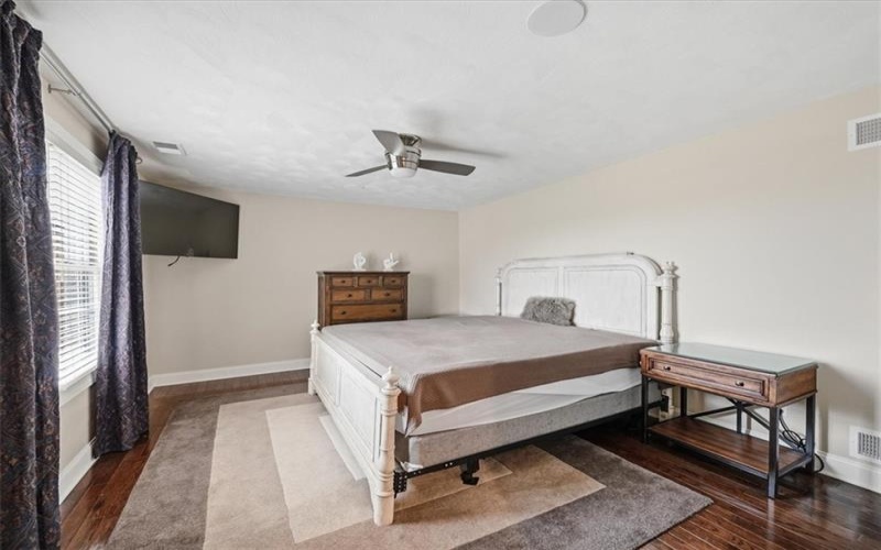 1043 Blackthorne Dr, Jeannette, 15644, 3 Bedrooms Bedrooms, 10 Rooms Rooms,2.2 BathroomsBathrooms,Residential,For Sale,Blackthorne Dr,1754467