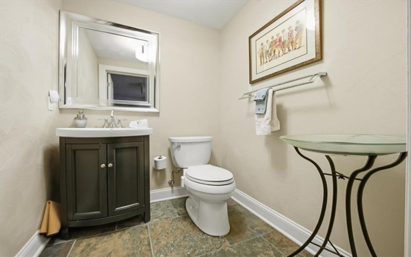 1043 Blackthorne Dr, Jeannette, 15644, 3 Bedrooms Bedrooms, 10 Rooms Rooms,2.2 BathroomsBathrooms,Residential,For Sale,Blackthorne Dr,1754467