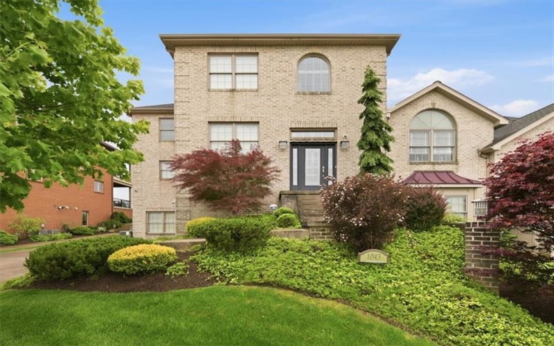 1043 Blackthorne Dr, Jeannette, 15644, 3 Bedrooms Bedrooms, 10 Rooms Rooms,2.2 BathroomsBathrooms,Residential,For Sale,Blackthorne Dr,1754467