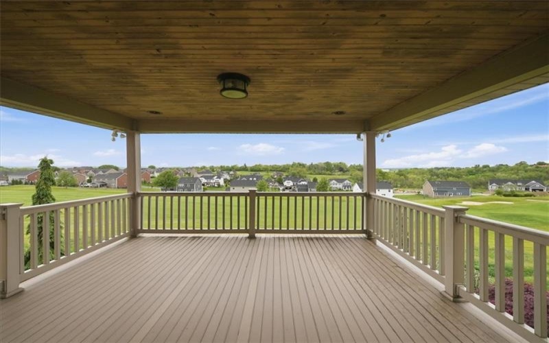 1043 Blackthorne Dr, Jeannette, 15644, 3 Bedrooms Bedrooms, 10 Rooms Rooms,2.2 BathroomsBathrooms,Residential,For Sale,Blackthorne Dr,1754467