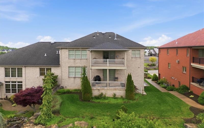 1043 Blackthorne Dr, Jeannette, 15644, 3 Bedrooms Bedrooms, 10 Rooms Rooms,2.2 BathroomsBathrooms,Residential,For Sale,Blackthorne Dr,1754467