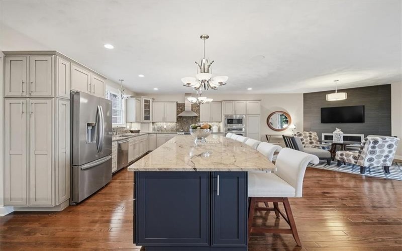 1043 Blackthorne Dr, Jeannette, 15644, 3 Bedrooms Bedrooms, 10 Rooms Rooms,2.2 BathroomsBathrooms,Residential,For Sale,Blackthorne Dr,1754467