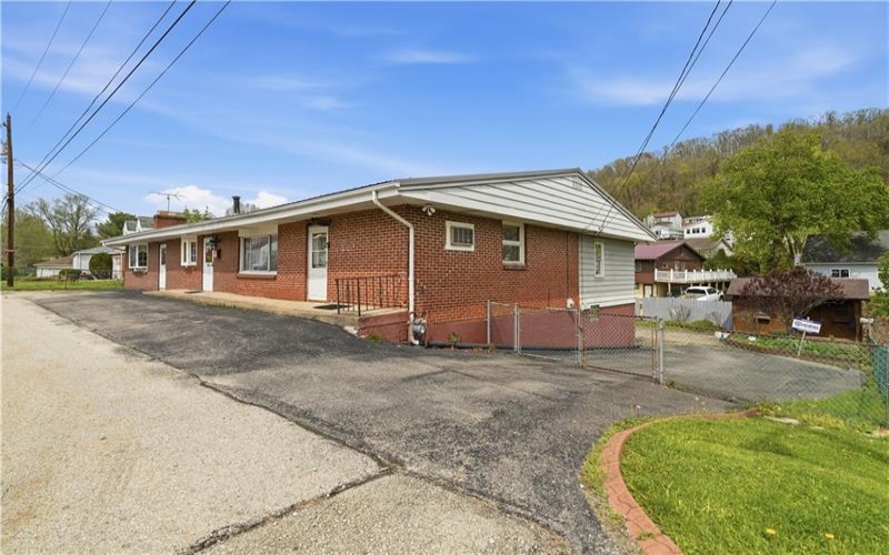 313 Allison St, West Newton, 15089, 4 Bedrooms Bedrooms, 11 Rooms Rooms,3.1 BathroomsBathrooms,Residential,For Sale,Allison St,1754613