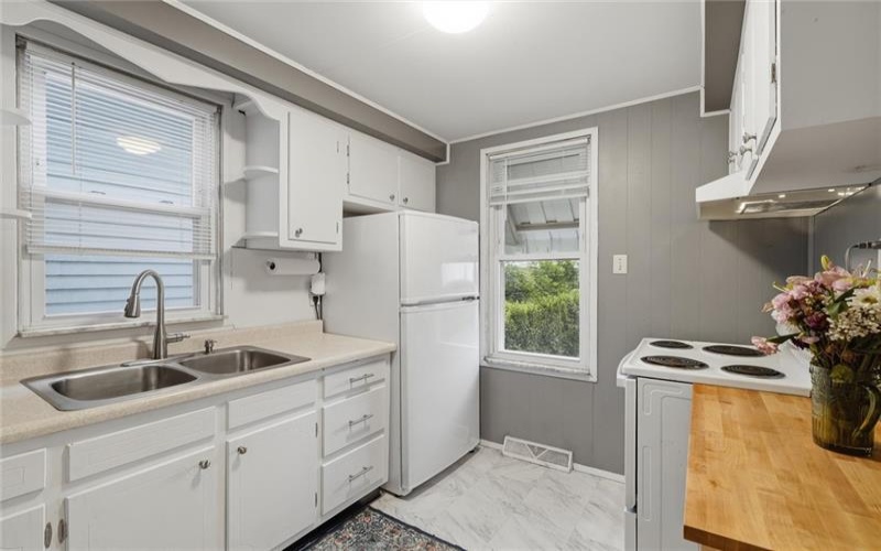 724 Saint Clair Avenue, 15644, 15644, 2 Bedrooms Bedrooms, 5 Rooms Rooms,1.1 BathroomsBathrooms,Residential,For Sale,Saint Clair Avenue,1754750