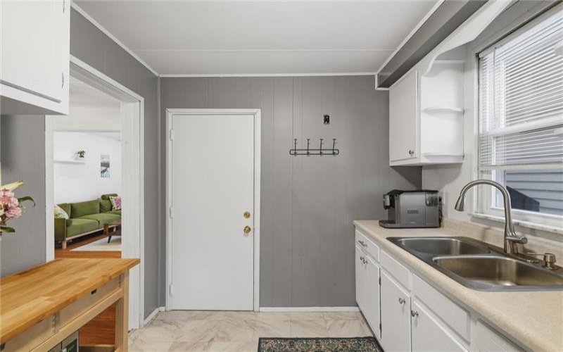 724 Saint Clair Avenue, 15644, 15644, 2 Bedrooms Bedrooms, 5 Rooms Rooms,1.1 BathroomsBathrooms,Residential,For Sale,Saint Clair Avenue,1754750