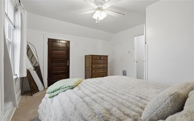 724 Saint Clair Avenue, 15644, 15644, 2 Bedrooms Bedrooms, 5 Rooms Rooms,1.1 BathroomsBathrooms,Residential,For Sale,Saint Clair Avenue,1754750