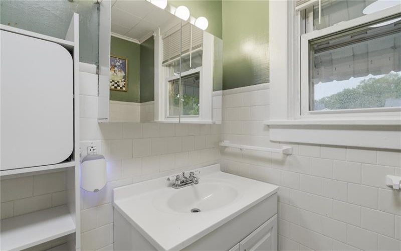 724 Saint Clair Avenue, 15644, 15644, 2 Bedrooms Bedrooms, 5 Rooms Rooms,1.1 BathroomsBathrooms,Residential,For Sale,Saint Clair Avenue,1754750