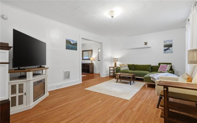 724 Saint Clair Avenue, 15644, 15644, 2 Bedrooms Bedrooms, 5 Rooms Rooms,1.1 BathroomsBathrooms,Residential,For Sale,Saint Clair Avenue,1754750
