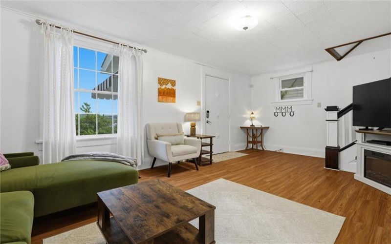 724 Saint Clair Avenue, 15644, 15644, 2 Bedrooms Bedrooms, 5 Rooms Rooms,1.1 BathroomsBathrooms,Residential,For Sale,Saint Clair Avenue,1754750