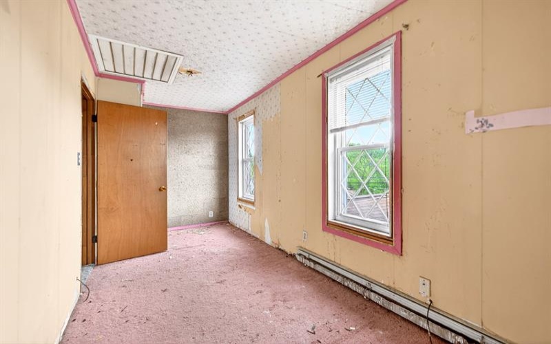 571 MAIN STREET, NORTH HUNTINGDON, 15642, 3 Bedrooms Bedrooms, 10 Rooms Rooms,2 BathroomsBathrooms,Residential,For Sale,MAIN STREET,1754921