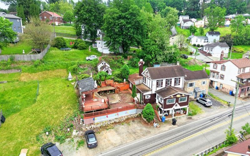 571 MAIN STREET, NORTH HUNTINGDON, 15642, 3 Bedrooms Bedrooms, 10 Rooms Rooms,2 BathroomsBathrooms,Residential,For Sale,MAIN STREET,1754921