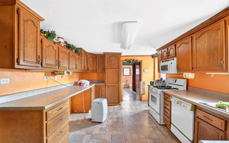 571 MAIN STREET, NORTH HUNTINGDON, 15642, 3 Bedrooms Bedrooms, 10 Rooms Rooms,2 BathroomsBathrooms,Residential,For Sale,MAIN STREET,1754921