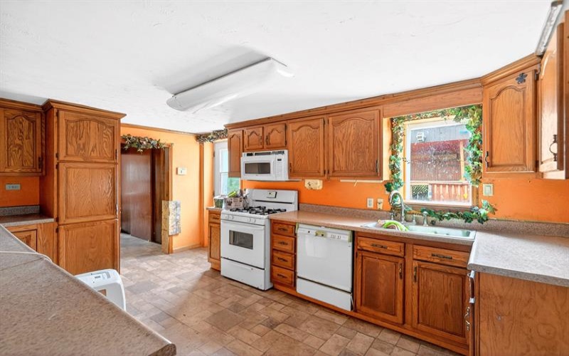 571 MAIN STREET, NORTH HUNTINGDON, 15642, 3 Bedrooms Bedrooms, 10 Rooms Rooms,2 BathroomsBathrooms,Residential,For Sale,MAIN STREET,1754921