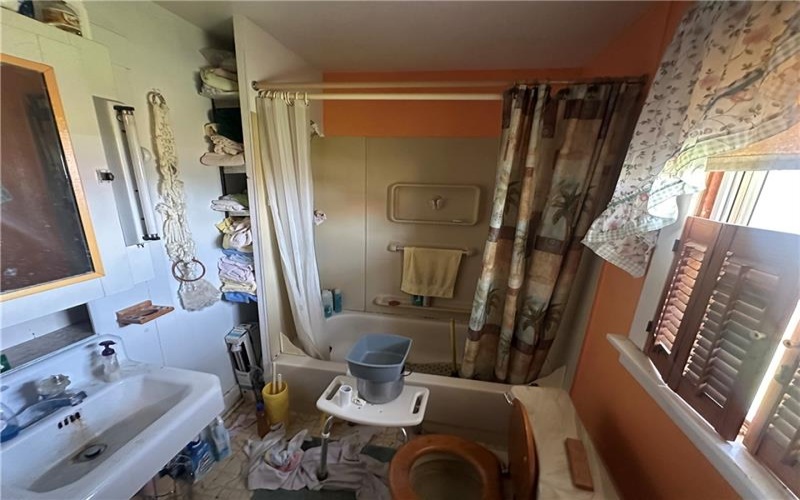 869 Hill Dr, New Kensington, 15068, 2 Bedrooms Bedrooms, ,1 BathroomBathrooms,Residential,For Sale,Hill Dr,1754937