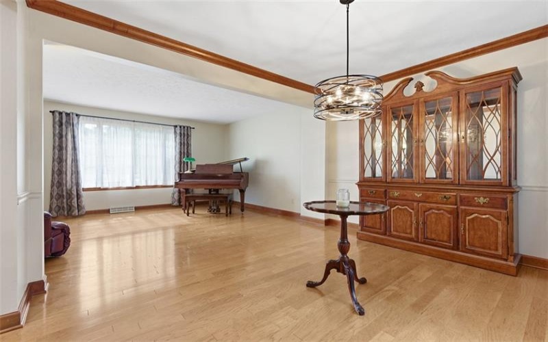 261 Finnin Road, New Kensington, 15068, 3 Bedrooms Bedrooms, 10 Rooms Rooms,2.1 BathroomsBathrooms,Residential,For Sale,Finnin Road,1755015