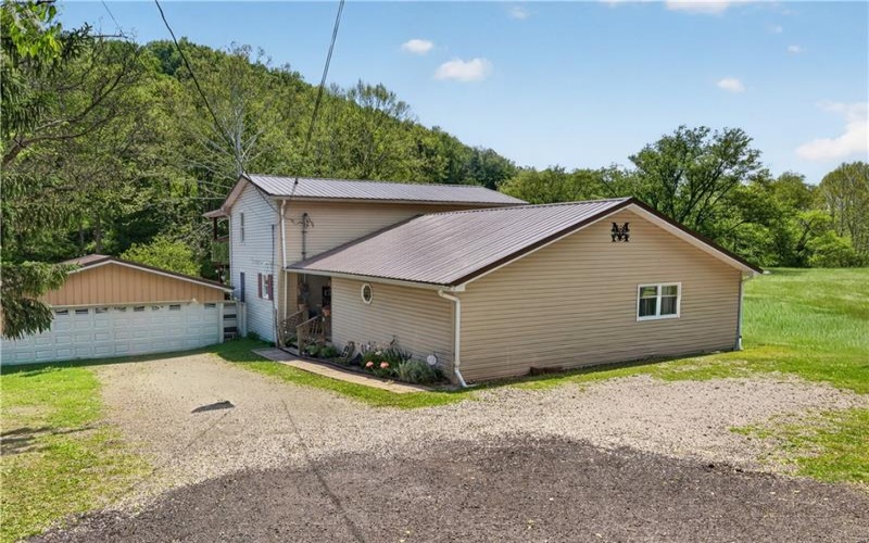 201 Main St, New Freeport, 15352, 3 Bedrooms Bedrooms, 9 Rooms Rooms,2 BathroomsBathrooms,Residential,For Sale,Main St,1755043