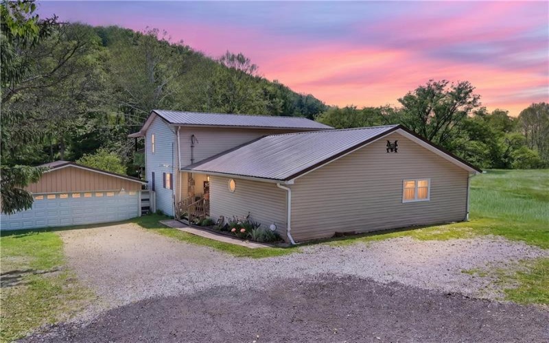 201 Main St, New Freeport, 15352, 3 Bedrooms Bedrooms, 9 Rooms Rooms,2 BathroomsBathrooms,Residential,For Sale,Main St,1755043