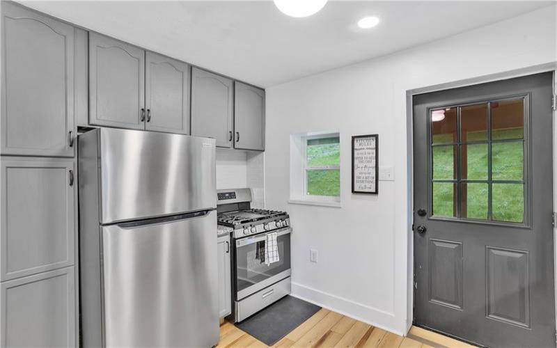 7661 Pennsylvania Ave, Irwin, 15642, 3 Bedrooms Bedrooms, 9 Rooms Rooms,3 BathroomsBathrooms,Residential,For Sale,Pennsylvania Ave,1755172