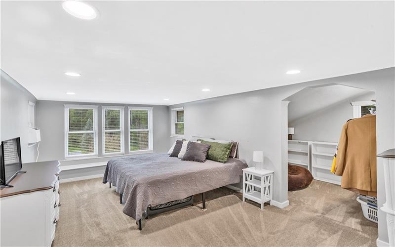 7661 Pennsylvania Ave, Irwin, 15642, 3 Bedrooms Bedrooms, 9 Rooms Rooms,3 BathroomsBathrooms,Residential,For Sale,Pennsylvania Ave,1755172