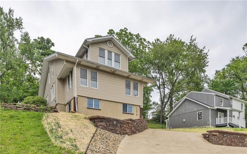 7661 Pennsylvania Ave, Irwin, 15642, 3 Bedrooms Bedrooms, 9 Rooms Rooms,3 BathroomsBathrooms,Residential,For Sale,Pennsylvania Ave,1755172