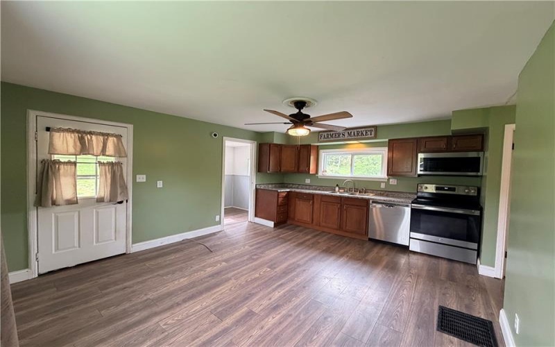 33 Hubbard Rd, Burgettstown, 15021, 2 Bedrooms Bedrooms, 5 Rooms Rooms,1.1 BathroomsBathrooms,Residential,For Sale,Hubbard Rd,1755204