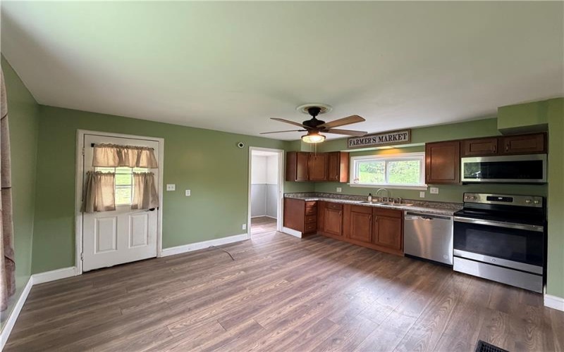 33 Hubbard Rd, Burgettstown, 15021, 2 Bedrooms Bedrooms, 5 Rooms Rooms,1.1 BathroomsBathrooms,Residential,For Sale,Hubbard Rd,1755204