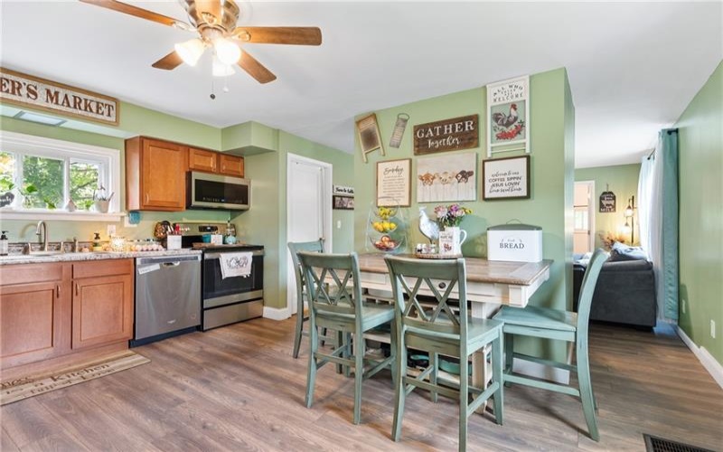 33 Hubbard Rd, Burgettstown, 15021, 2 Bedrooms Bedrooms, 5 Rooms Rooms,1.1 BathroomsBathrooms,Residential,For Sale,Hubbard Rd,1755204