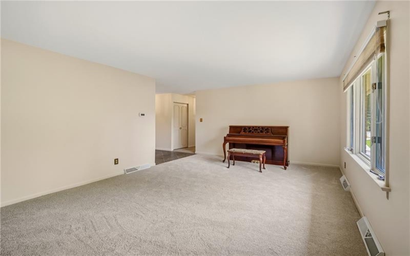 123 Hermitage Circle, Ligonier, 15658, 3 Bedrooms Bedrooms, 9 Rooms Rooms,2 BathroomsBathrooms,Residential,For Sale,Hermitage Circle,1755212
