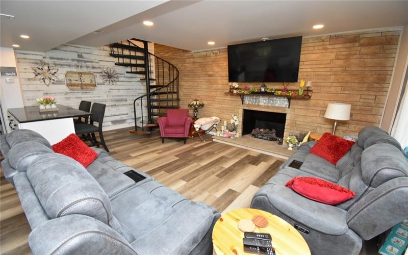 133 Baer Rd, Smock, 15480, 3 Bedrooms Bedrooms, ,1.1 BathroomsBathrooms,Residential,For Sale,Baer Rd,1755541