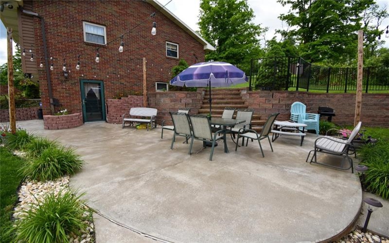 133 Baer Rd, Smock, 15480, 3 Bedrooms Bedrooms, ,1.1 BathroomsBathrooms,Residential,For Sale,Baer Rd,1755541