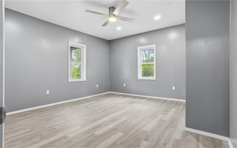 27 1st St, Slovan, 15078, ,Multi-unit,For Sale,1st St,1755582