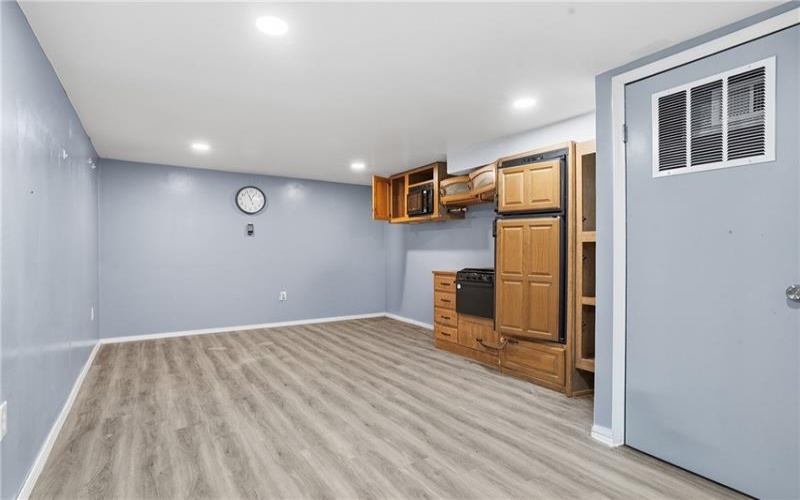 27 1st St, Slovan, 15078, ,Multi-unit,For Sale,1st St,1755582
