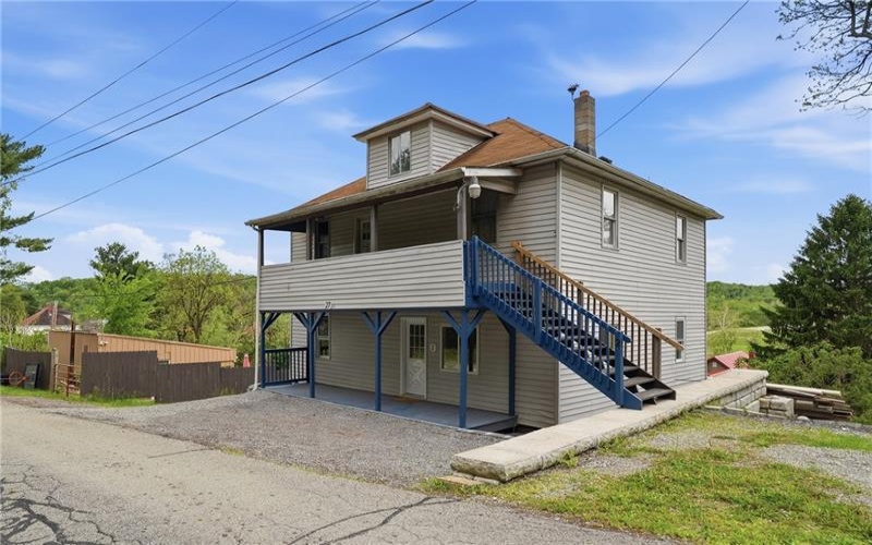 27 1st St, Slovan, 15078, ,Multi-unit,For Sale,1st St,1755582