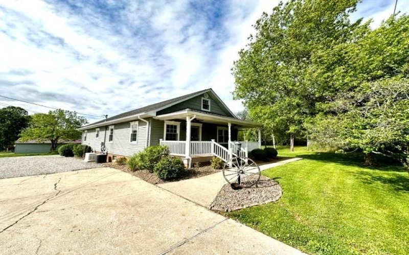 102 Frick Ave, Rices Landing, 15357, 4 Bedrooms Bedrooms, ,2.1 BathroomsBathrooms,Residential,For Sale,Frick Ave,1755654
