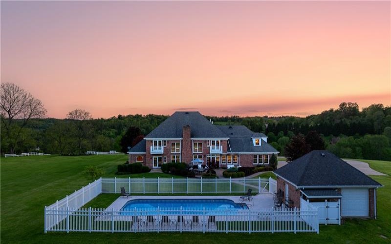 10 Carriage Trade Dr, Washington, 15301, 6 Bedrooms Bedrooms, 13 Rooms Rooms,4.1 BathroomsBathrooms,Residential,For Sale,Carriage Trade Dr,1755524