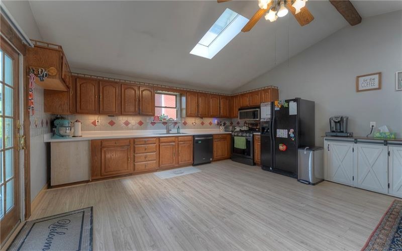 213 6th Street, 15697, 15697, 3 Bedrooms Bedrooms, 6 Rooms Rooms,3.1 BathroomsBathrooms,Residential,For Sale,6th Street,1755588