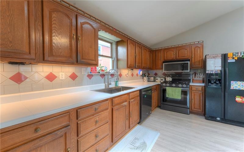 213 6th Street, 15697, 15697, 3 Bedrooms Bedrooms, 6 Rooms Rooms,3.1 BathroomsBathrooms,Residential,For Sale,6th Street,1755588